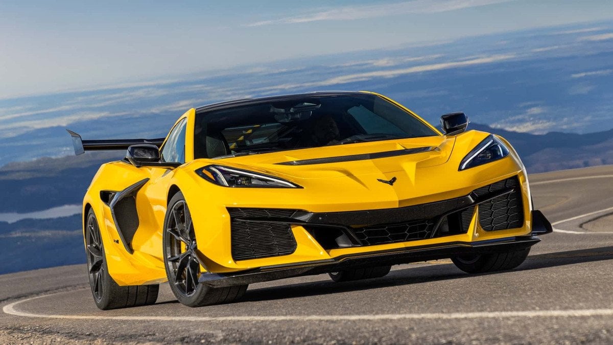 2025 Chevrolet Corvette ZR1: Yenilikçi Tasarım ve Güç