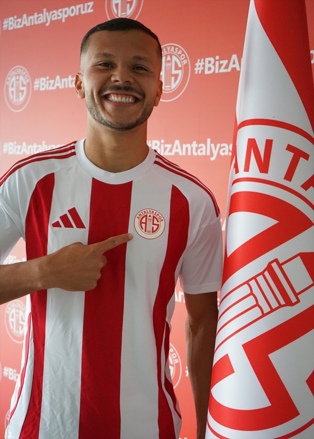 Antalyaspor, Thalisson Kelven da Silva'yı Transfer Etti