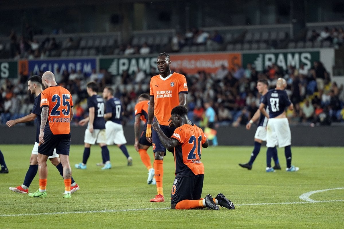 Başakşehir, UEFA Konferans Ligi'nde Farklı Galip Geldi