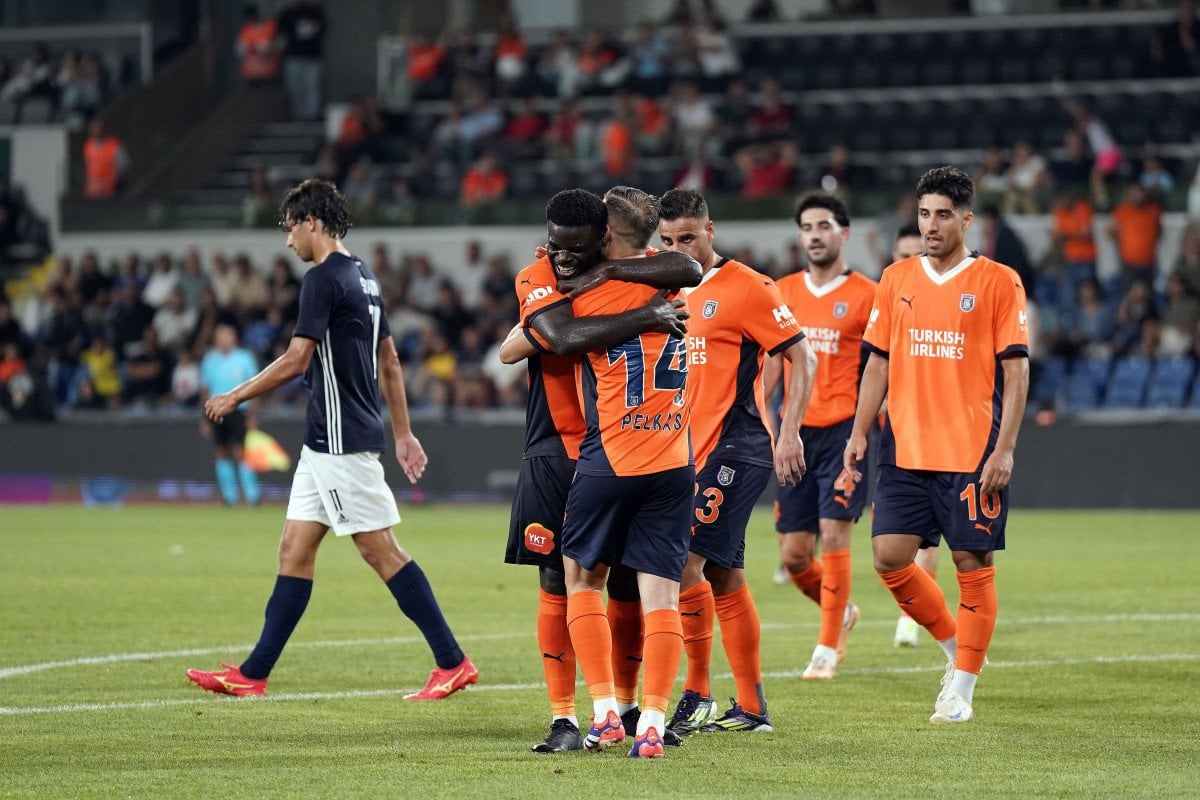 Başakşehir, UEFA Konferans Ligi'nde La Fiorita'yı 6-1 Mağlup Etti