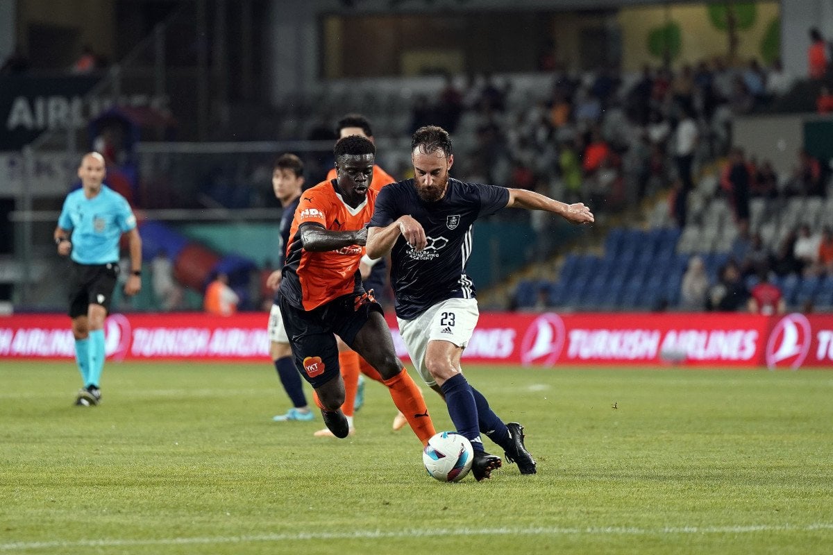 Başakşehir, UEFA Konferans Ligi'nde La Fiorita'yı 6-1 Mağlup Etti