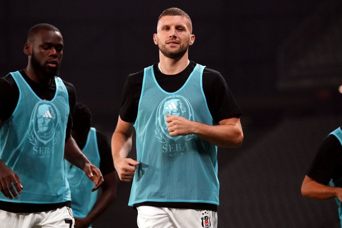 Beşiktaş'ta Ante Rebic ile Sözleşme Feshedildi