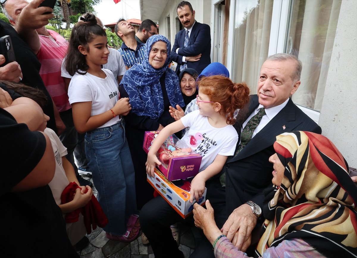 Cumhurbaşkanı Erdoğan Rize'de Yoğun Programıyla Güneysu'yu Ziyaret Etti