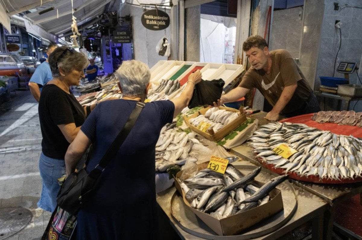 İzmir Havra Sokağı'ndaki Balıkçılar Satışlardan Şikayetçi