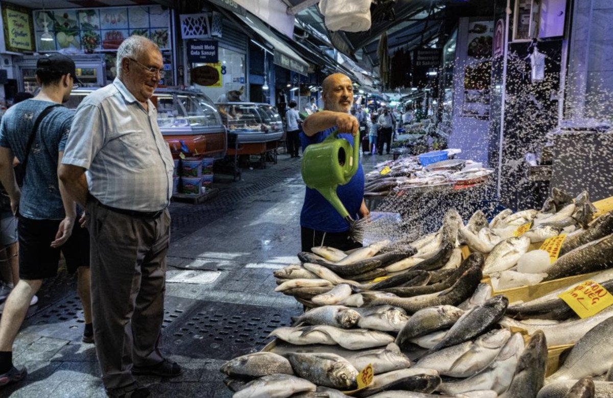 İzmir Havra Sokağı'ndaki Balıkçılar Satışlardan Şikayetçi