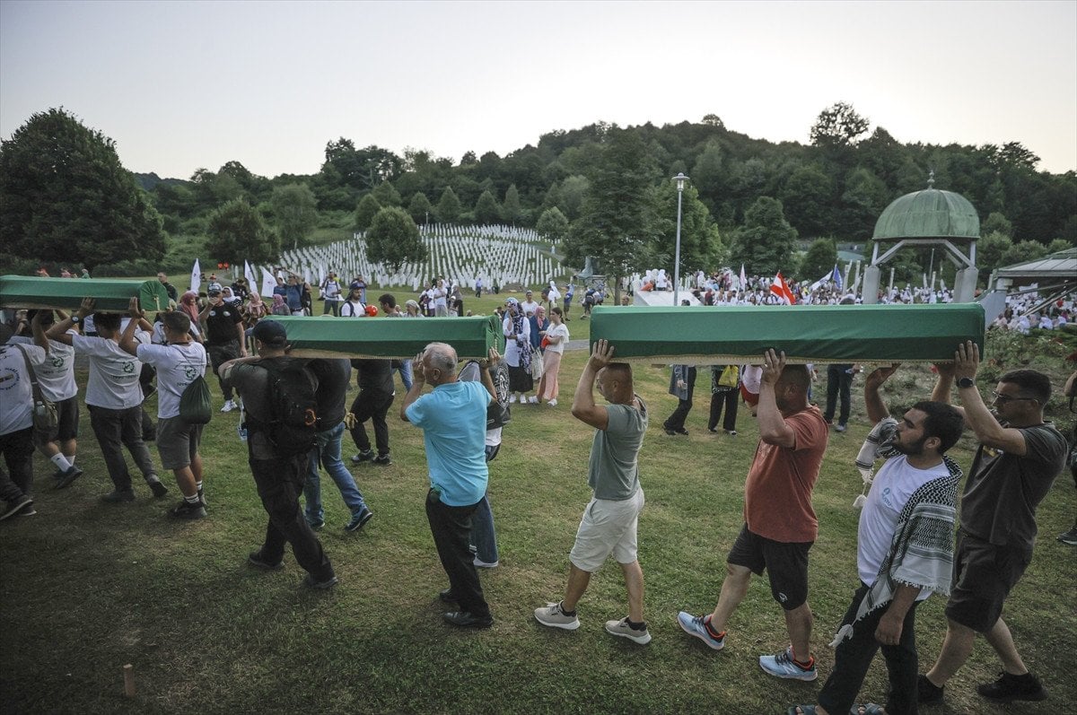 Srebrenitsa Katliamı: İnsanlığın Ölüp Günü