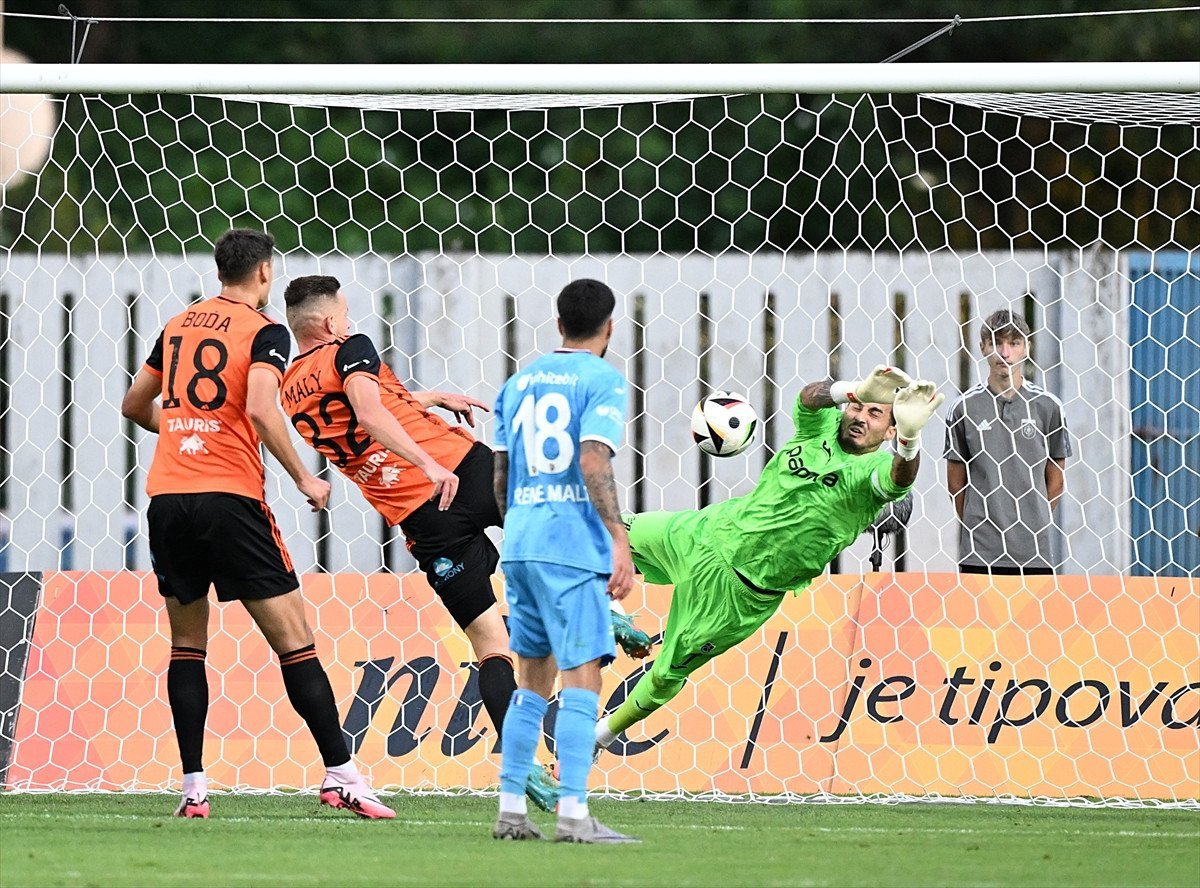 Trabzonspor, Ruzomberok'u Deplasmanda 2-0 Mağlup Etti