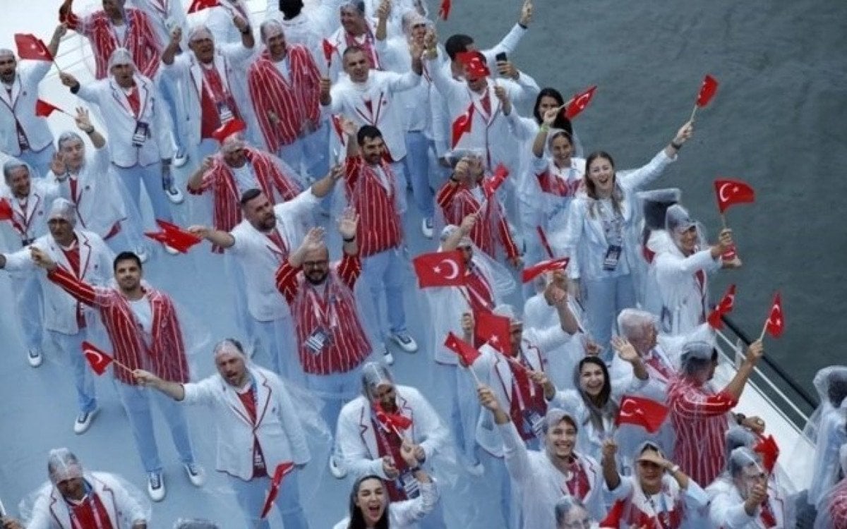 Türk Sporcuların Paris 2024 Olimpiyat Oyunları Kıyafetleri Tartışması