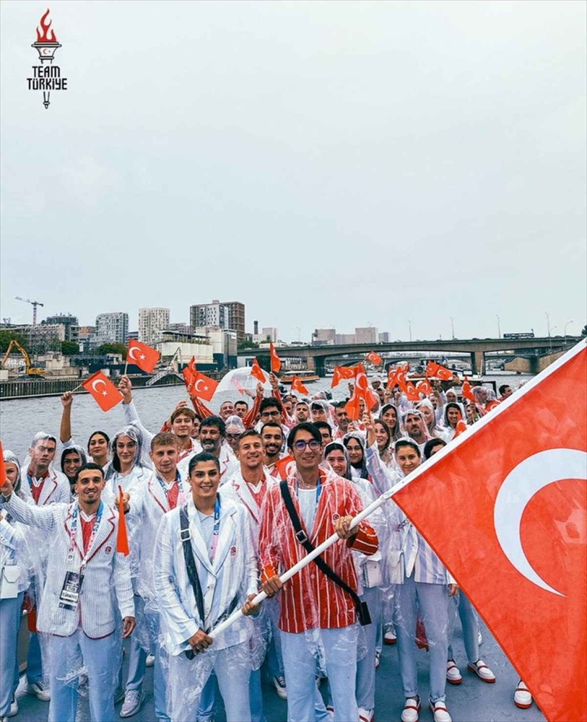 Türk Sporcuların Paris 2024 Olimpiyat Oyunları Kıyafetleri Tartışması