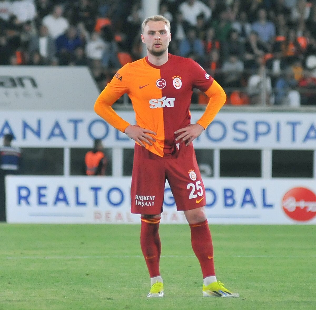 Victor Nelsson'un Galatasaray'daki Geleceği Belirsizliğini Koruyor