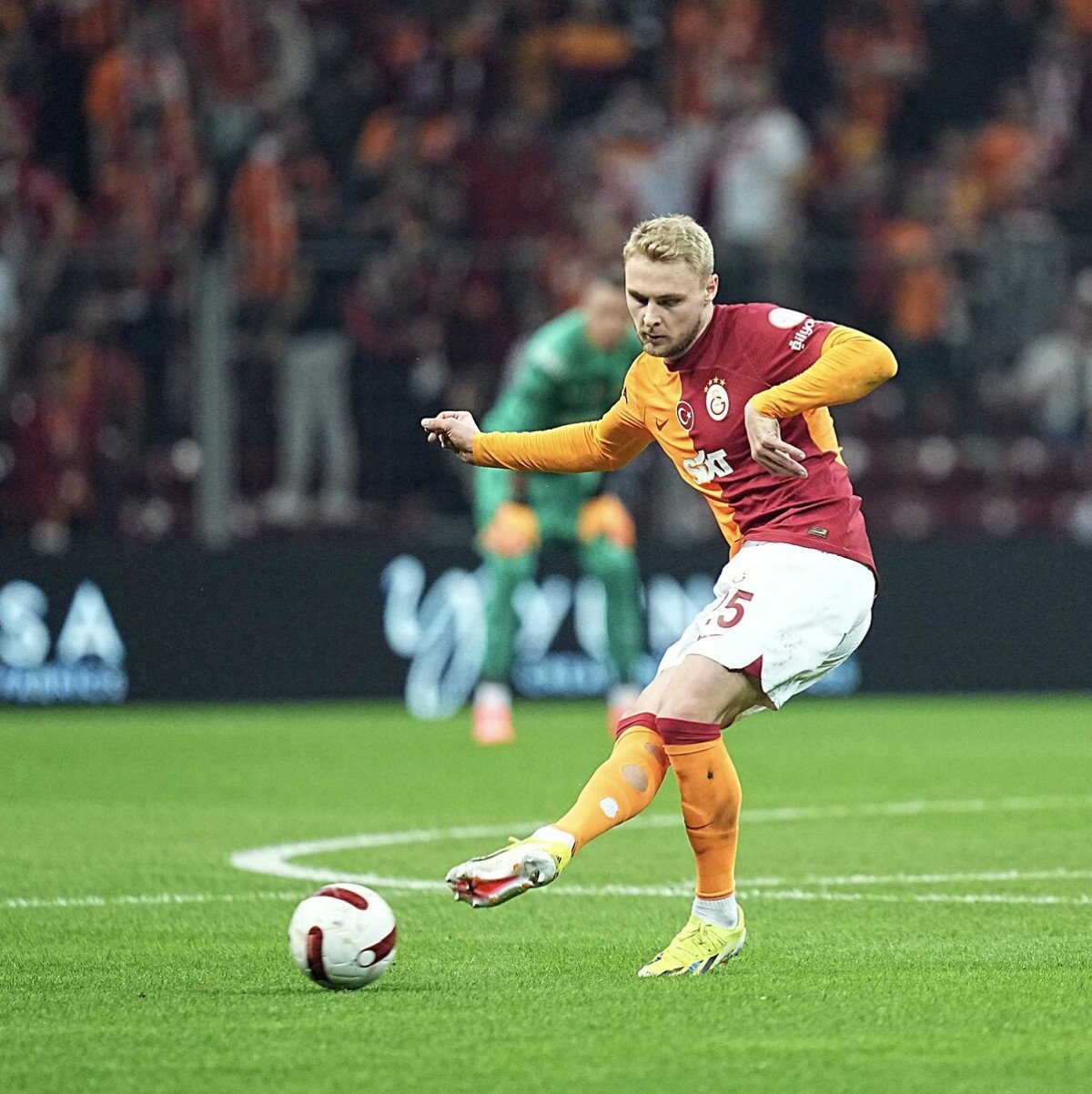 Victor Nelsson'un Galatasaray'daki Geleceği Belirsizliğini Koruyor