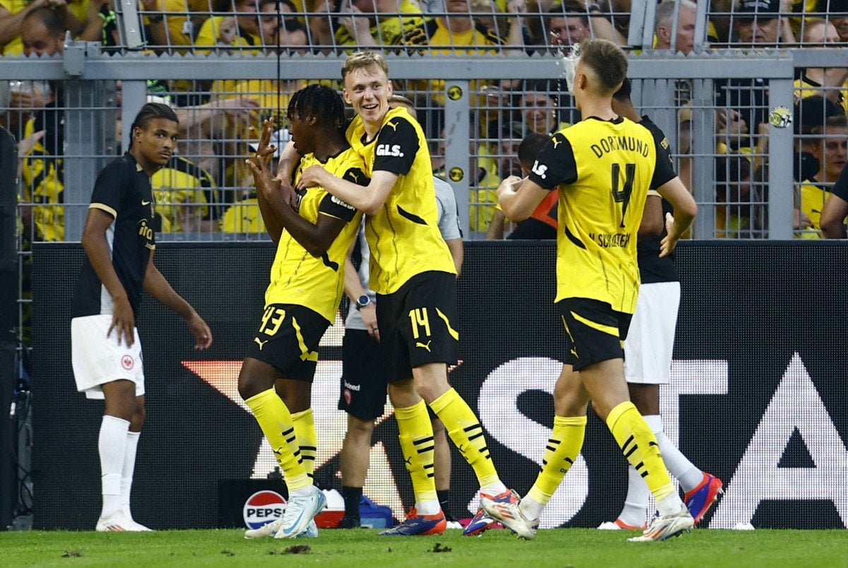 Almanya Bundesliga Açılışında Borussia Dortmund, Eintracht Frankfurt'u Yendi