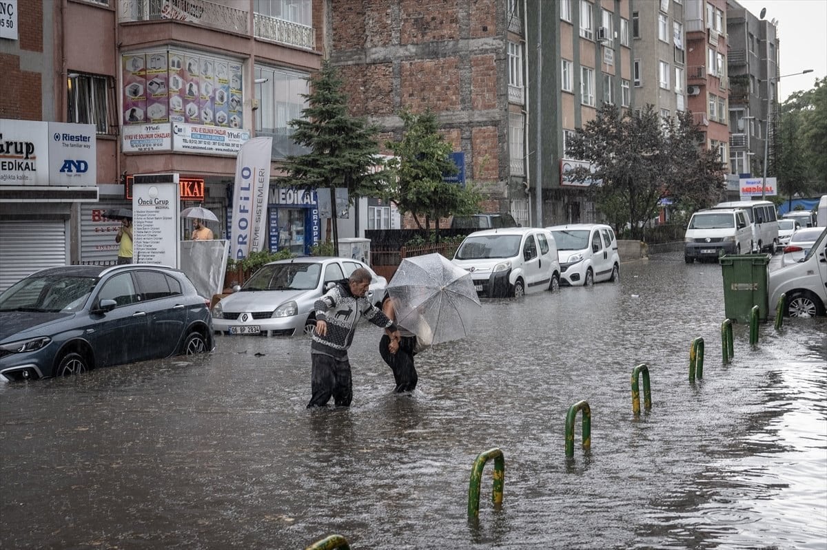 Ankara'da Kuvvetli Yağışlar Yaşamı Olumsuz Etkiledi