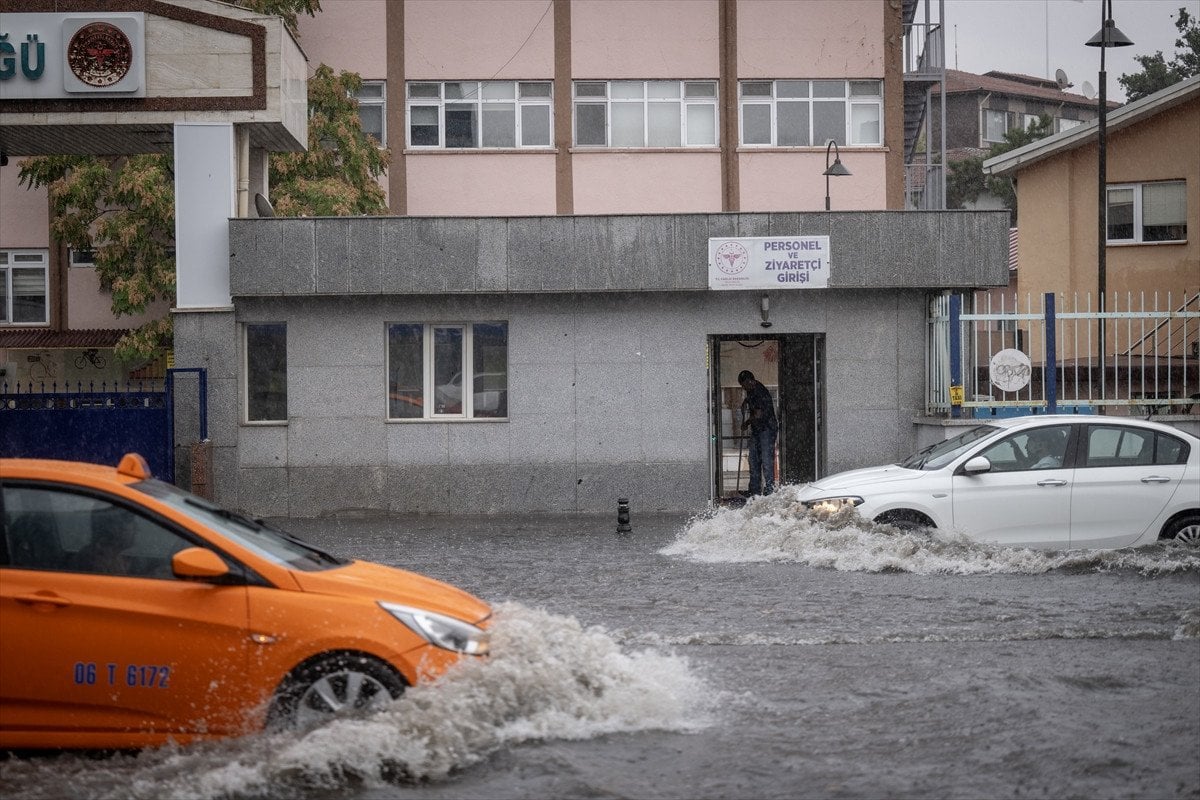 Ankara'da Kuvvetli Yağışlar Hayatı Olumsuz Etkiledi