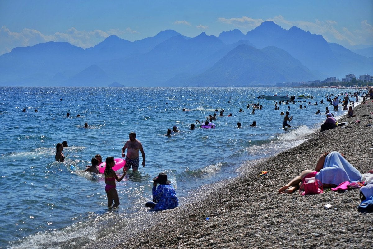 Antalya'da Erken Yaz Dönemi ve Kıyılardaki Sargoz Balıkları