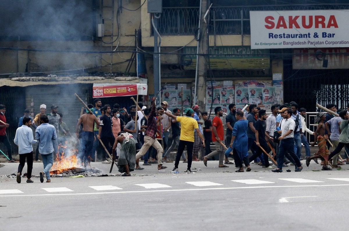 Bangladeş'teki Protestolar ve Hükümet Krizi