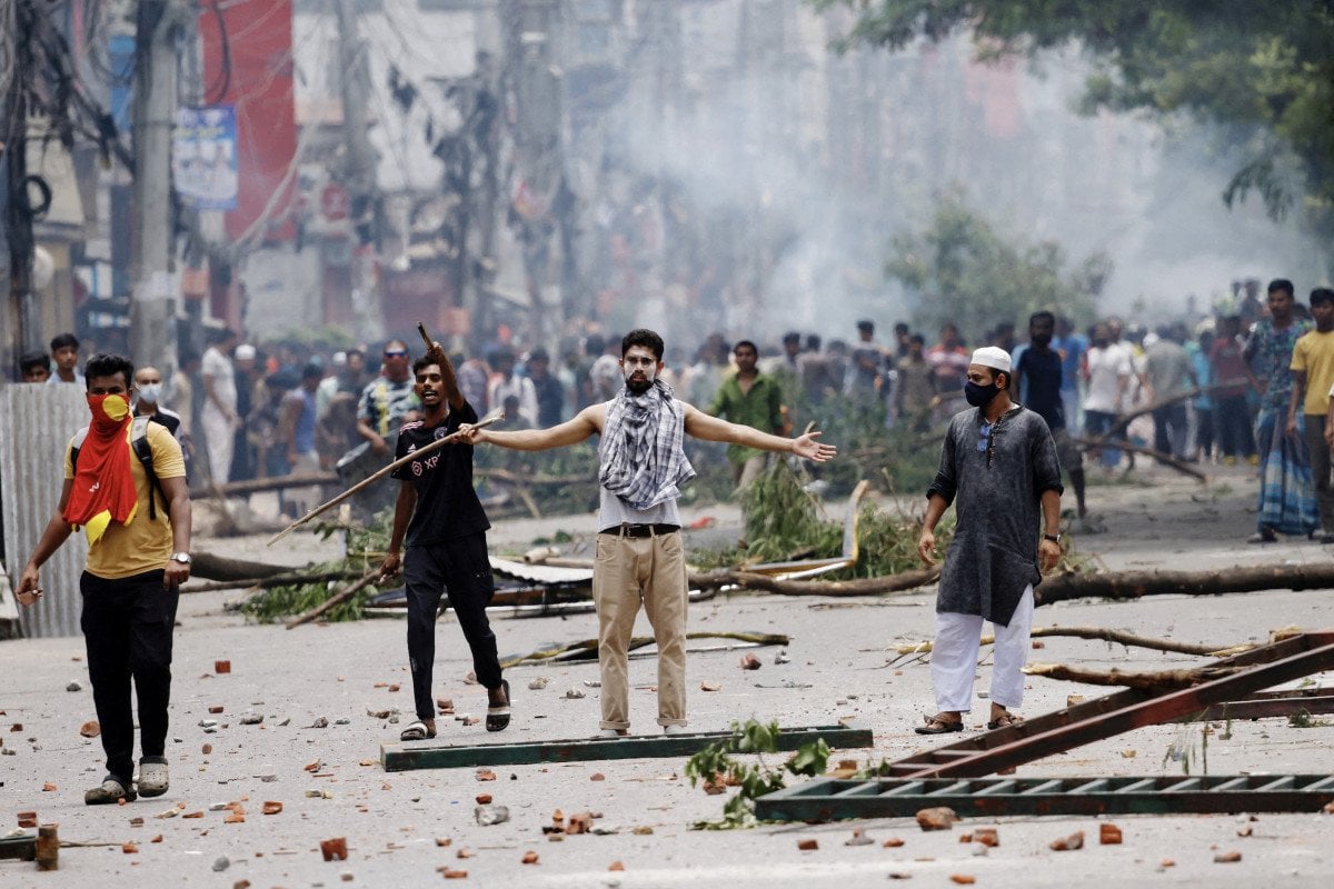 Bangladeş'teki Protestolar ve Hükümet Krizi