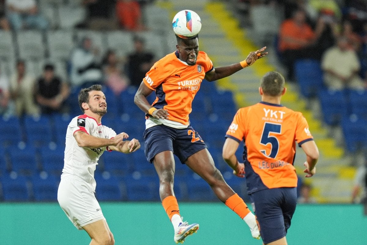 Başakşehir, UEFA Avrupa Konferans Ligi'nde Play-Off Turu'na Yükseldi