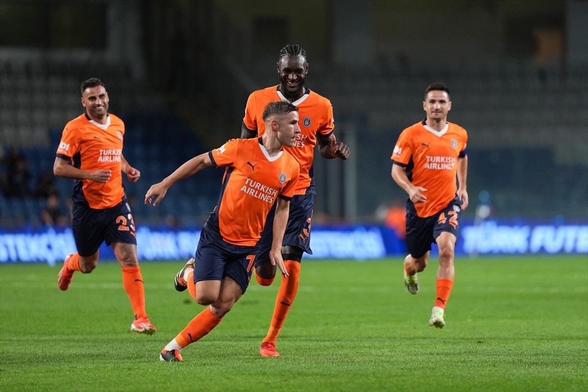 Başakşehir, UEFA Avrupa Konferans Ligi'nde Play-Off Turu'na Yükseldi