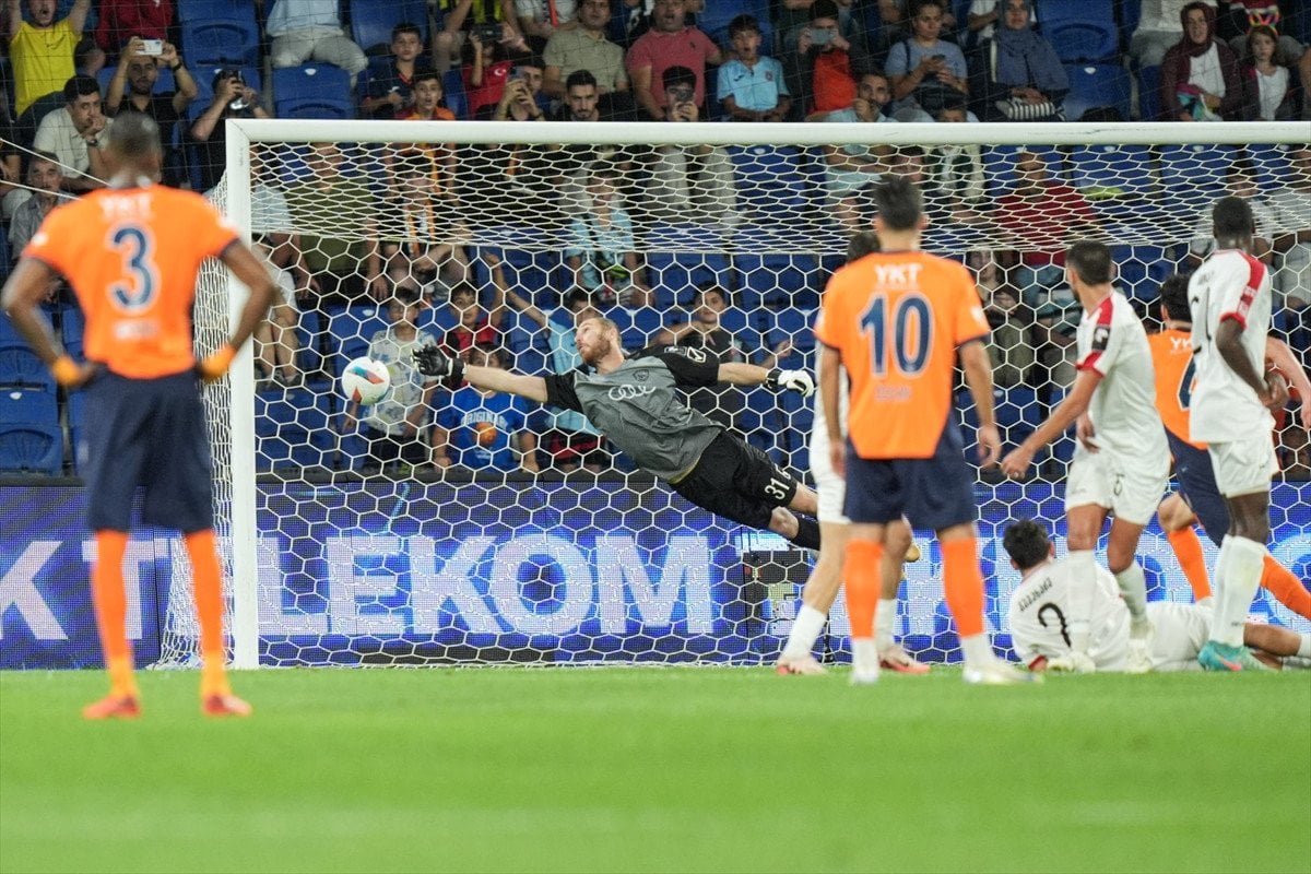 Başakşehir, UEFA Avrupa Konferans Ligi'nde Play-Off Turu'na Yükseldi