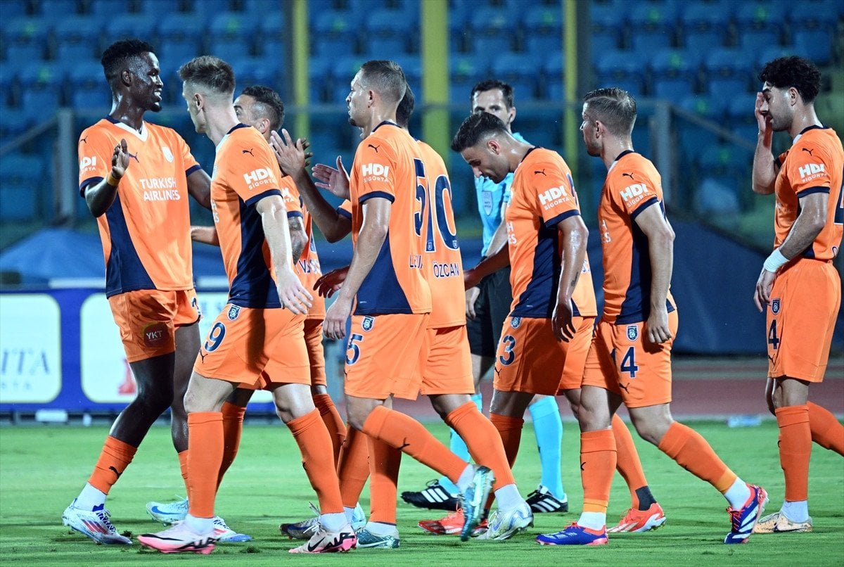 Başakşehir, UEFA Konferans Ligi'nde Çeyrek Finale Yükseldi