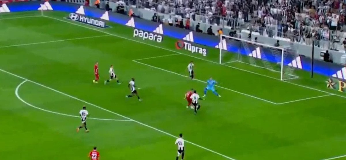 Beşiktaş - Antalyaspor Maçında Tarihi Gol