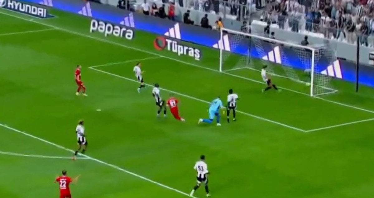 Beşiktaş - Antalyaspor Maçında Tarihi Gol