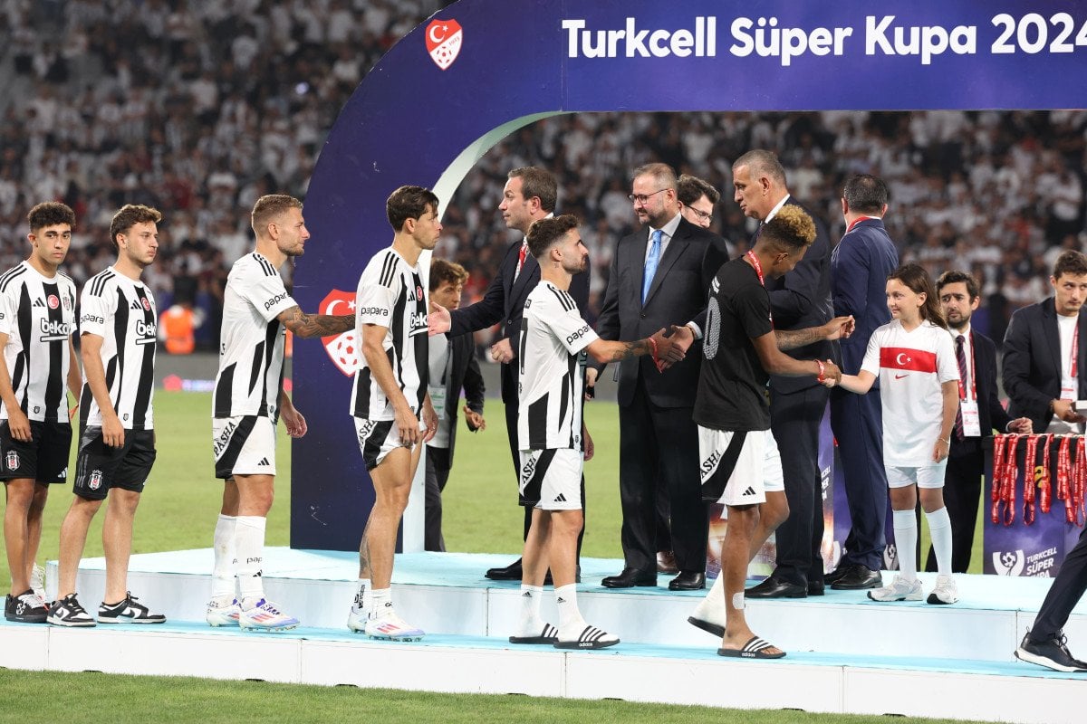 Beşiktaş, Galatasaray'ı Süper Kupa Maçında 5-0 Yendi