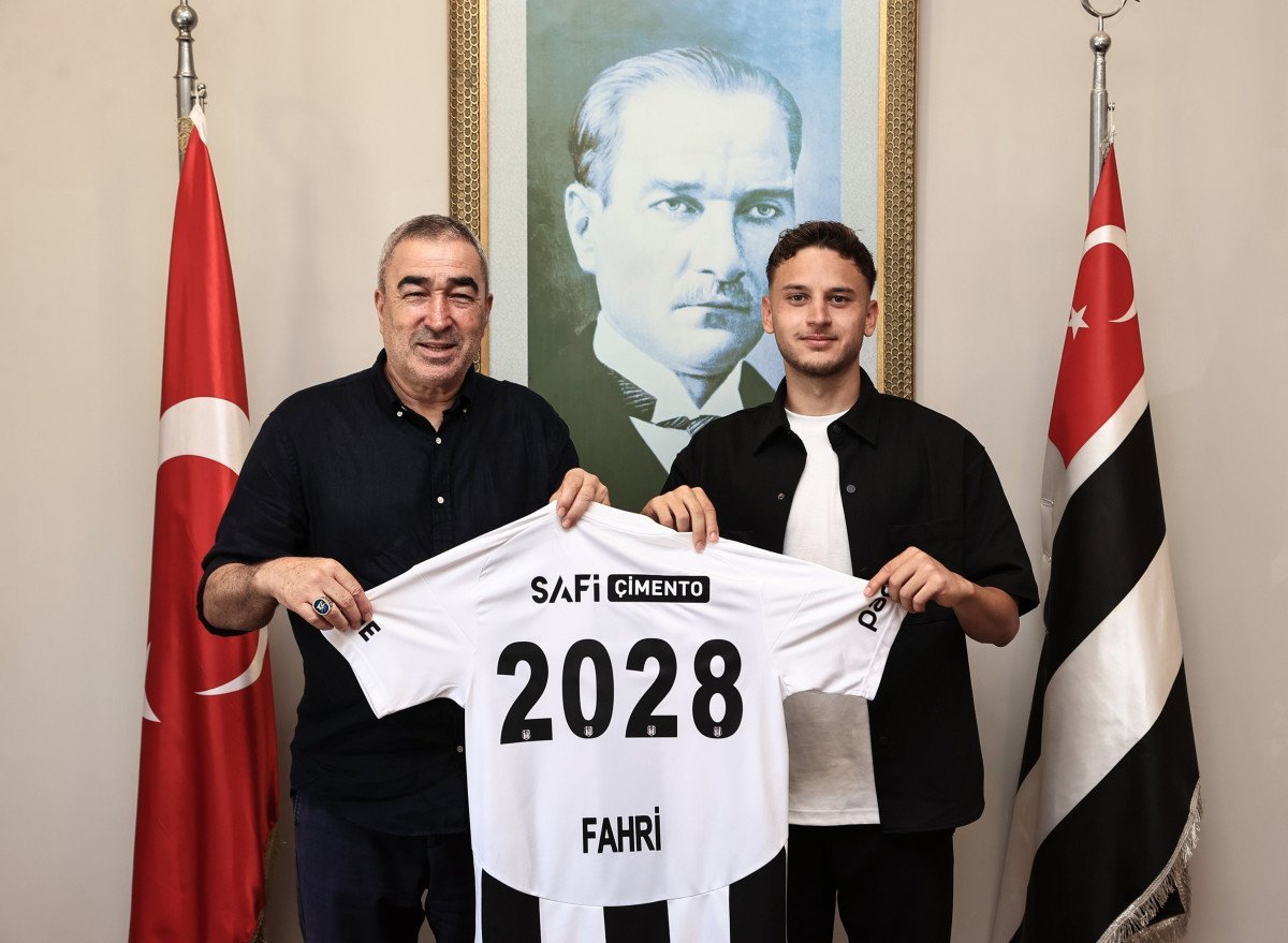 Beşiktaş Genç Yetenek Fahri Kerem Ay ile Sözleşme Uzattı