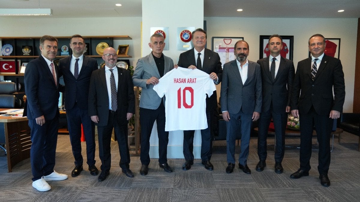 Beşiktaş Kulübü Başkanı Hasan Arat, TFF Başkanı Hacıosmanoğlu'nu Ziyaret Etti