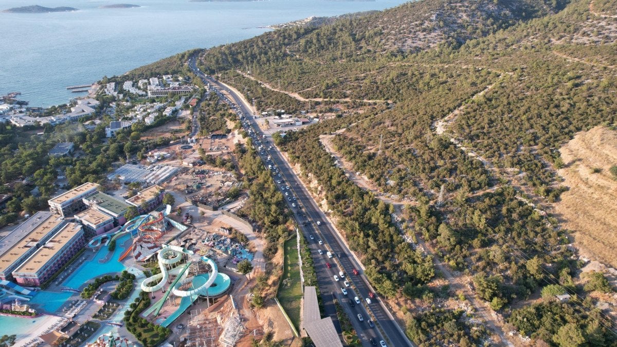 Bodrum'a Tatilci Akını: 20 Bin Araç Giriş Yaptı