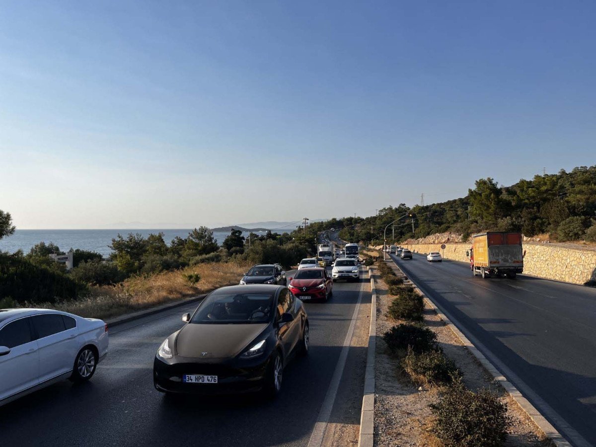 Bodrum'a Tatilci Akını: 20 Bin Araç Giriş Yaptı