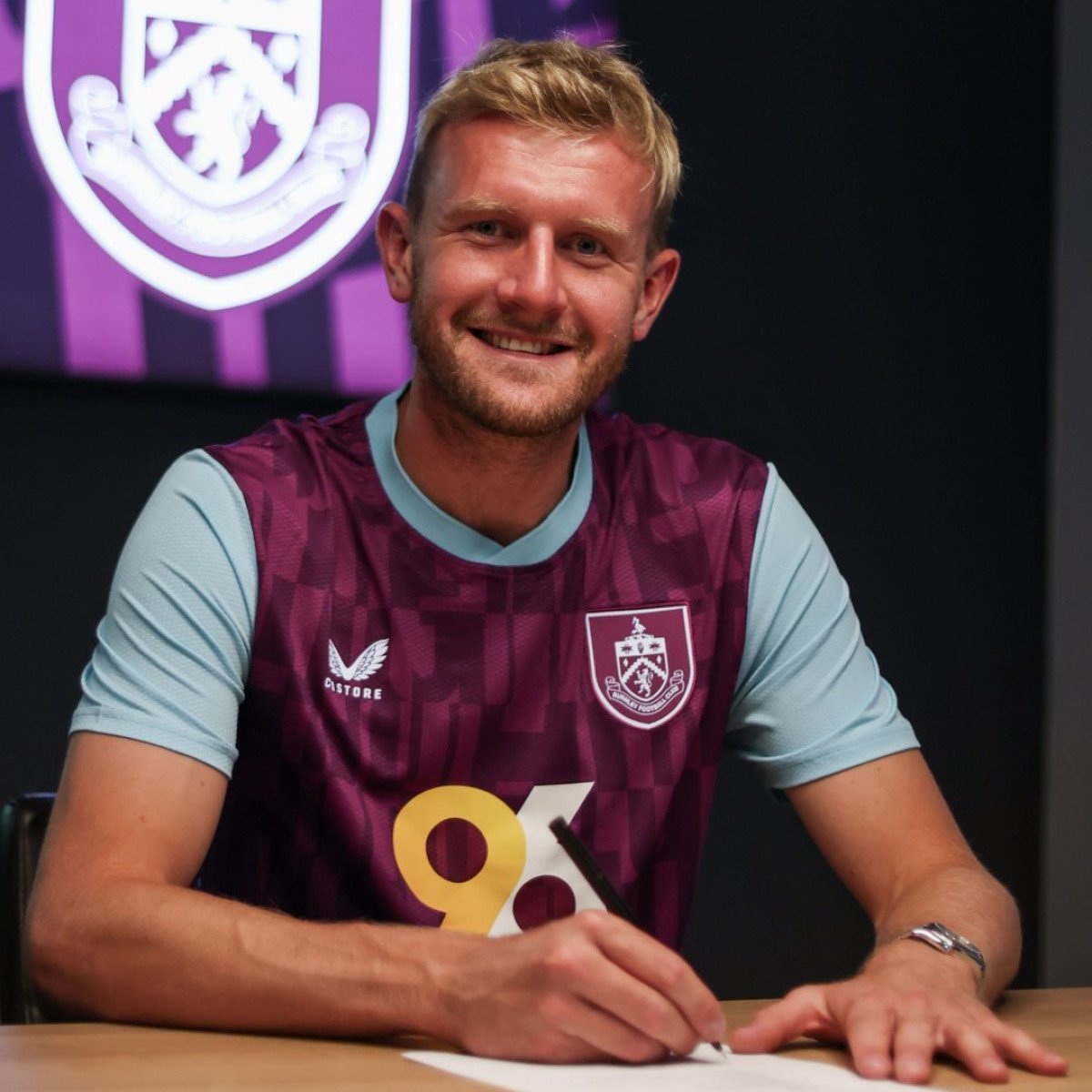 Burnley, Joe Worrall'ı Transfer Etti