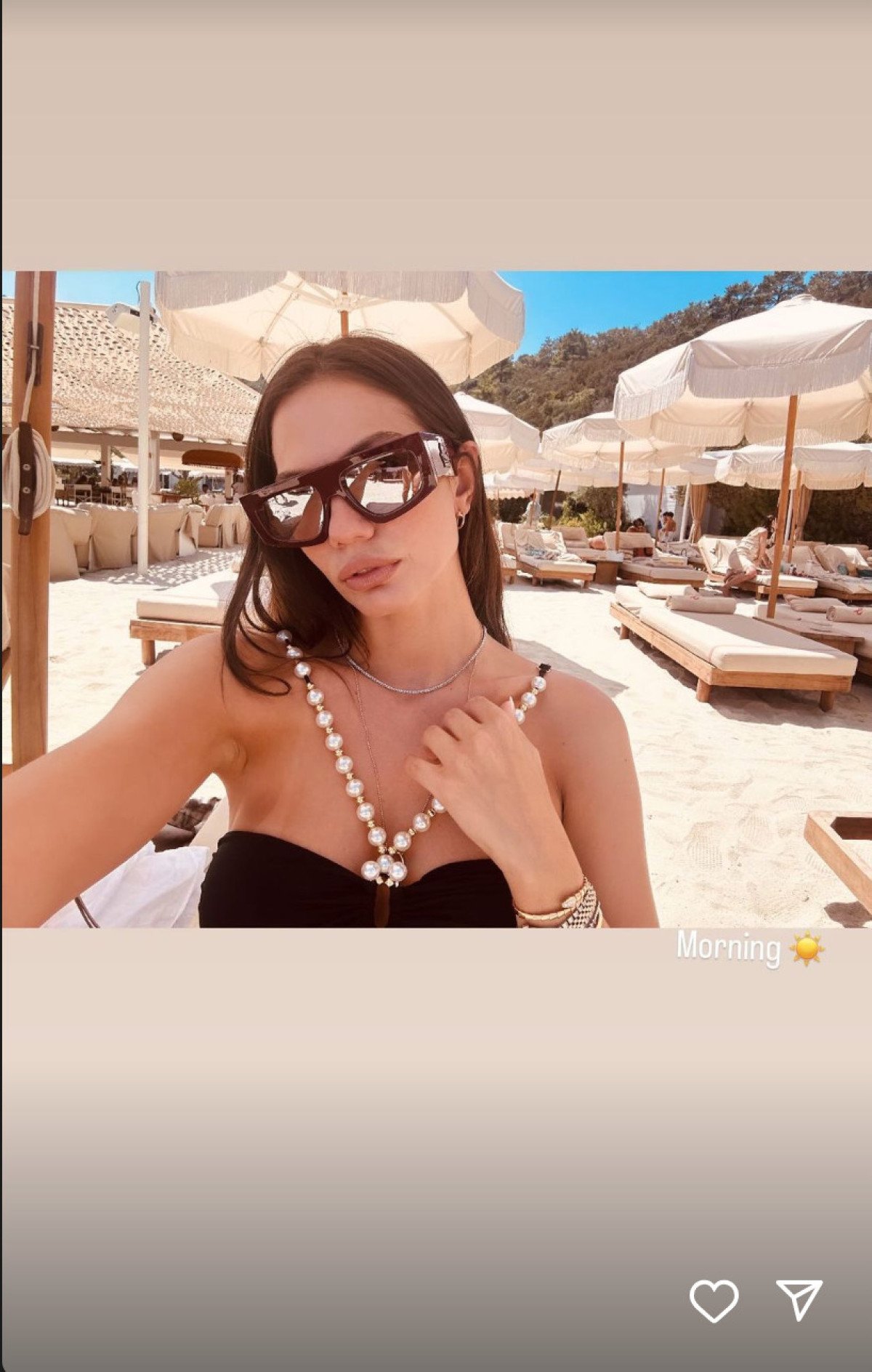 Demet Özdemir'in Tatil Keyfi ve Plaj Tarzı