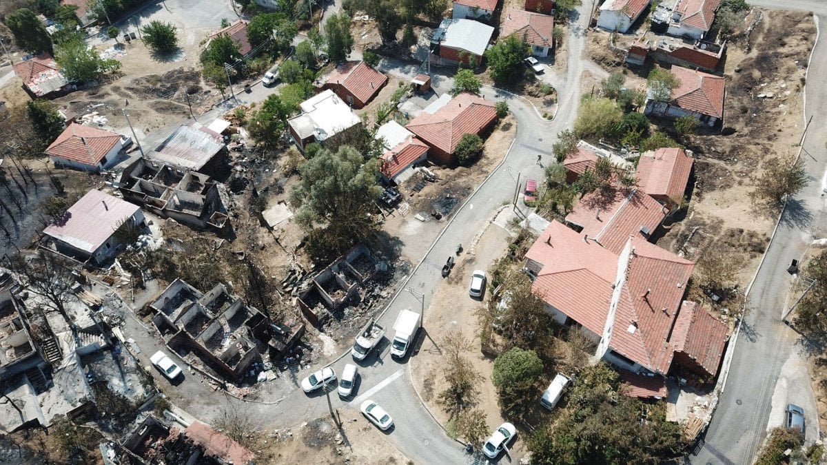 DHA İzmir Karşıyaka'da Yangın Felaketi: 17 Ev Yandı, 105 Ev Boşaltıldı