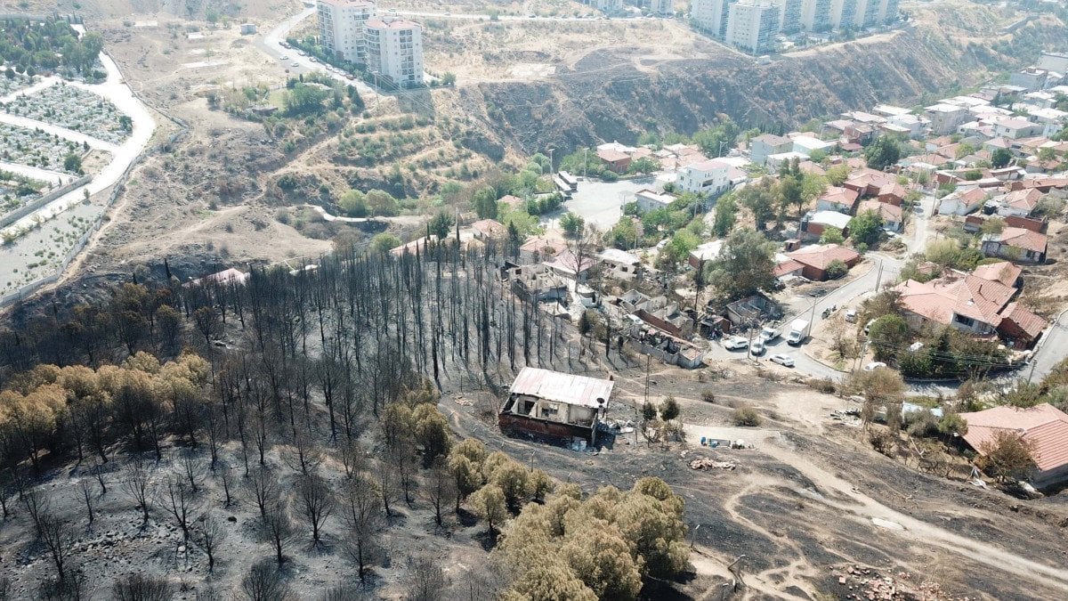 DHA İzmir Karşıyaka'da Yangın Felaketi: 17 Ev Yandı, 105 Ev Boşaltıldı