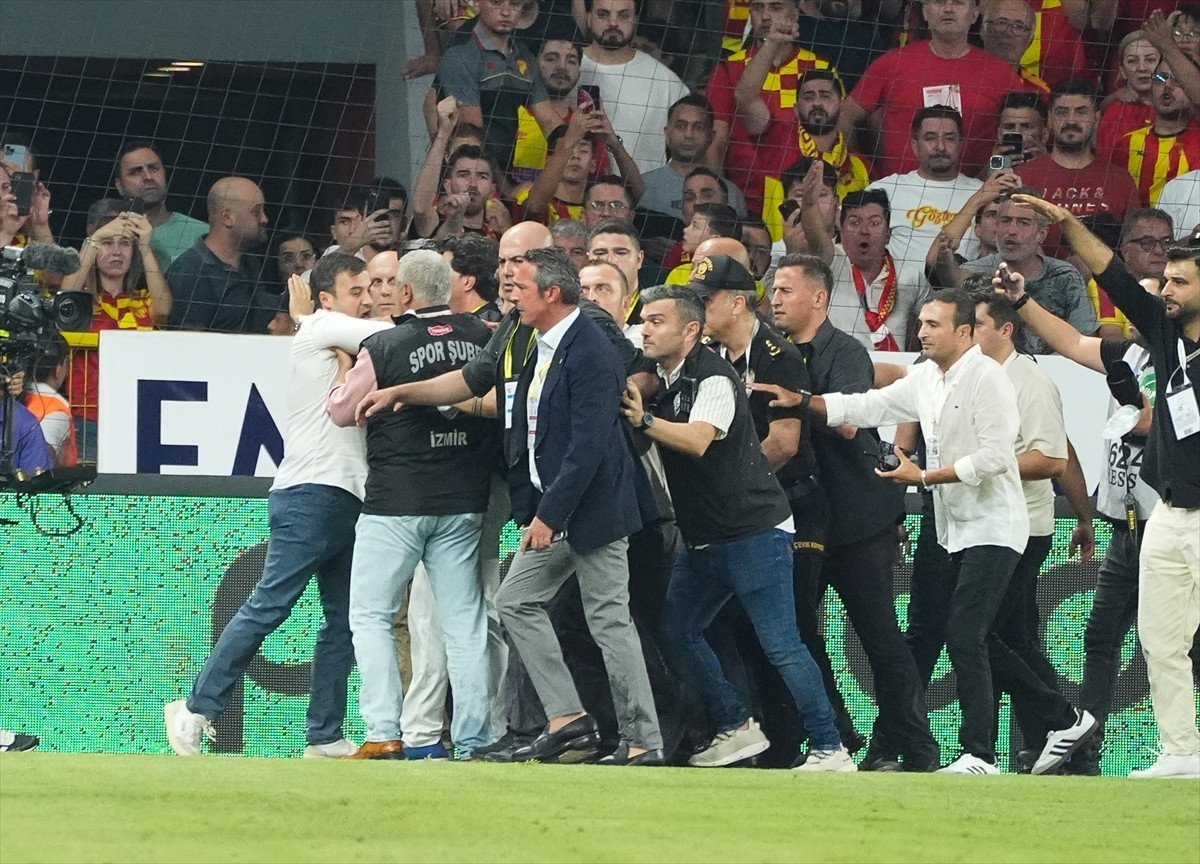 Süper Lig'de Şok Sonuç: Göztepe - Fenerbahçe Maçında Gergin Anlar