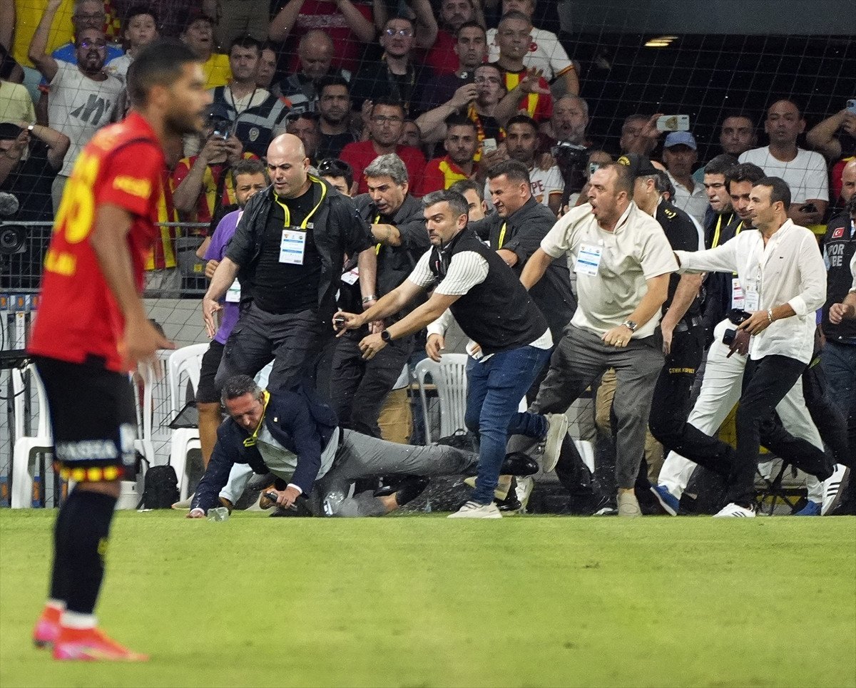 Göztepe ve Fenerbahçe Maçında Olaylar: 2-2 Eşitlik ve PFDK Sevkleri