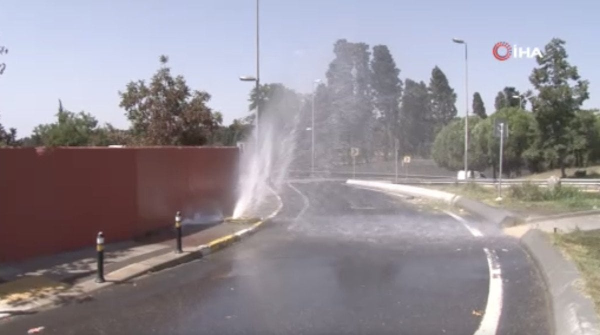 İstanbul'da Su Hattı Patladı