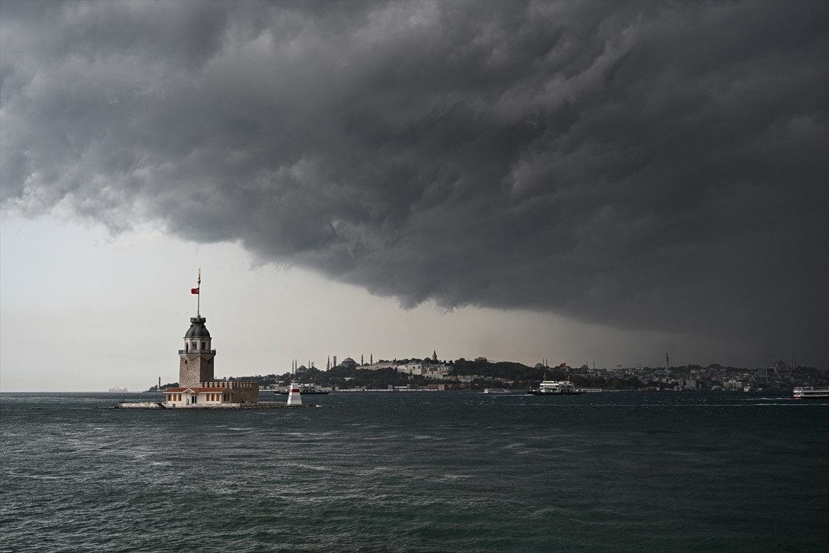 İstanbul'da Kuvvetli Yağışlar Altyapıyı Zorladı