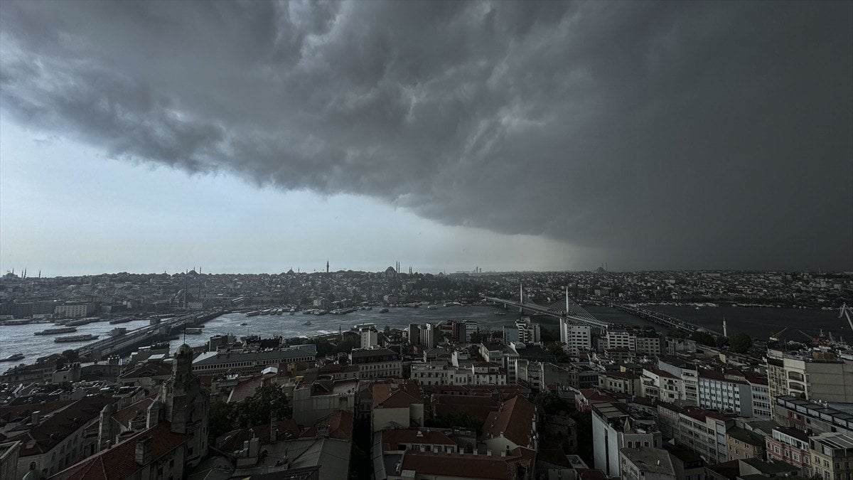 İstanbul'da Kuvvetli Yağışlar Altyapıyı Zorladı