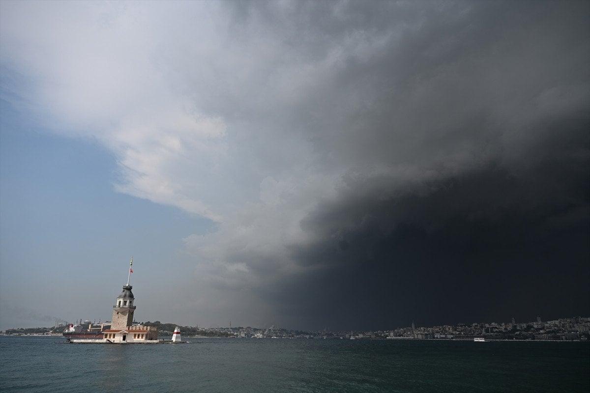 İstanbul'da Kuvvetli Yağışlar Altyapıyı Zorladı