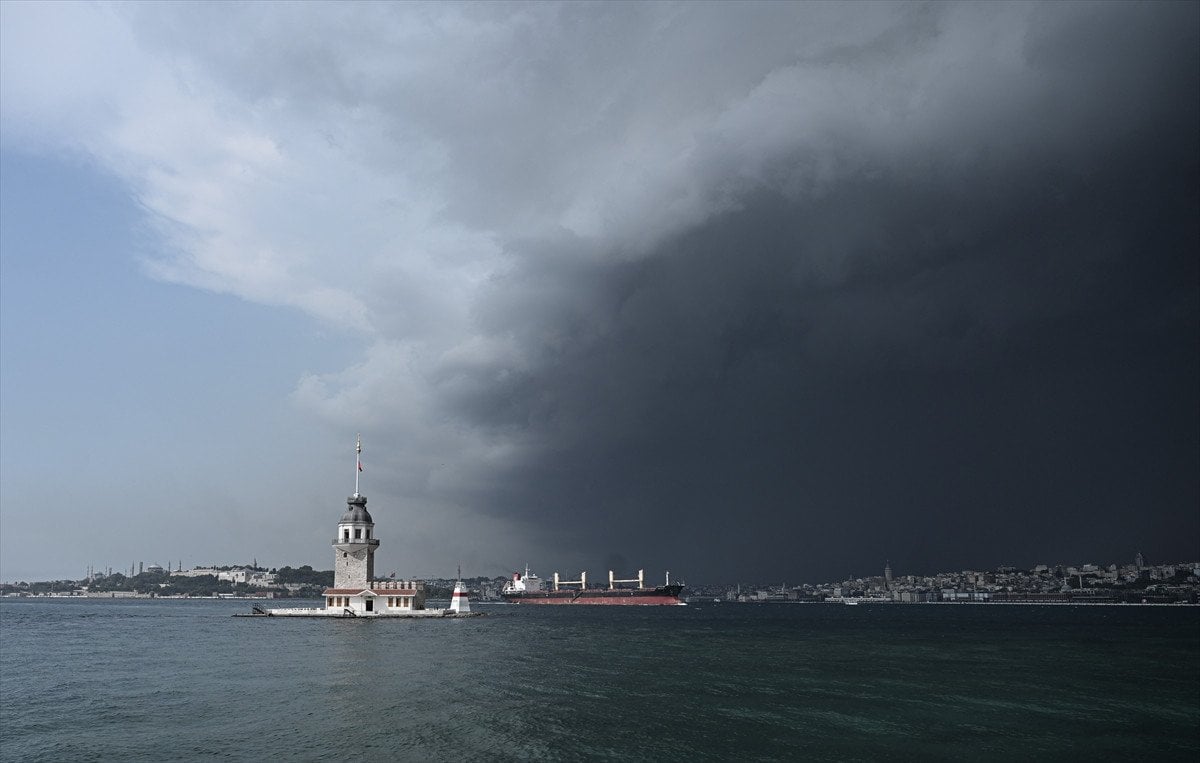 İstanbul'da Kuvvetli Yağışlar Altyapıyı Zorladı