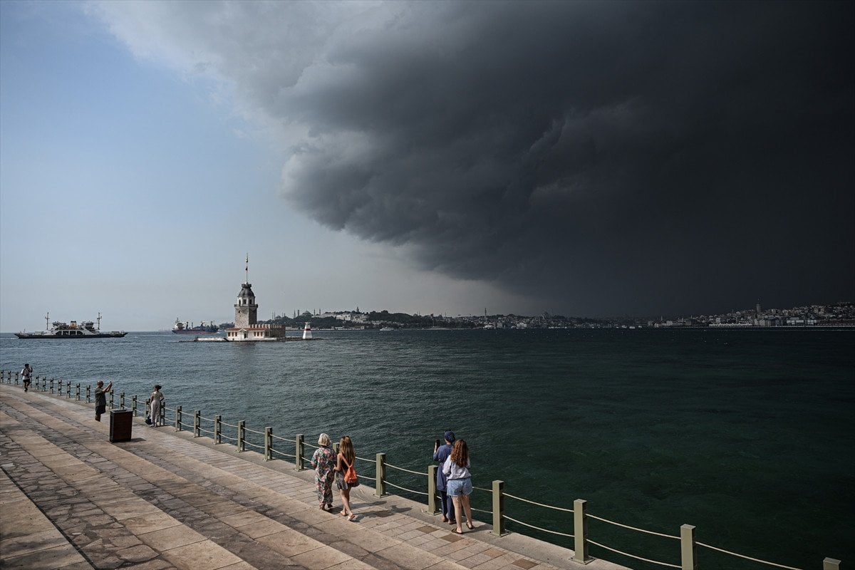 İstanbul'da Kuvvetli Yağışlar Altyapıyı Zorladı