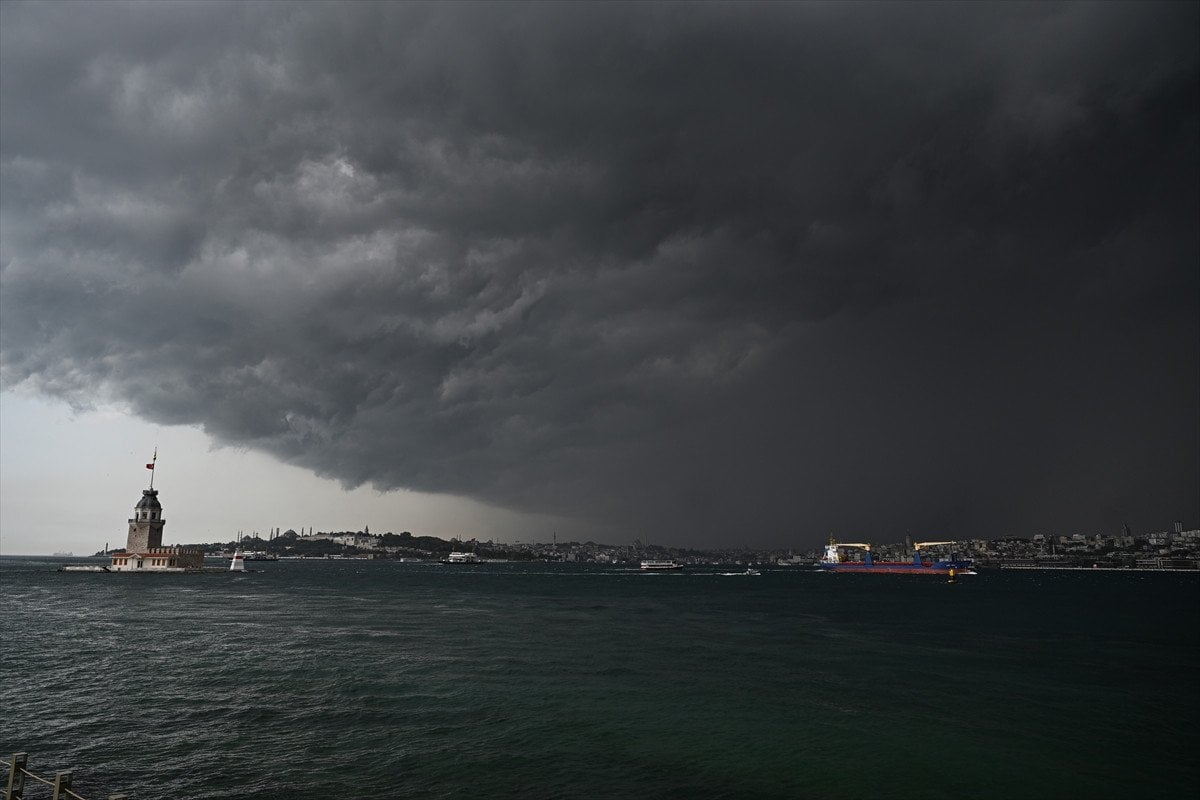 İstanbul'da Kuvvetli Yağışlar Altyapıyı Zorladı