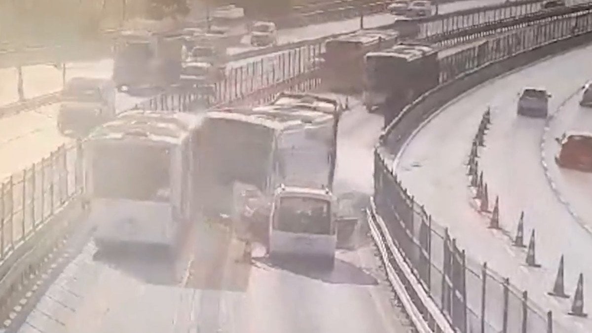 İstanbul'da Metrobüs Kazası: 1 Ölü, 50 Yaralı