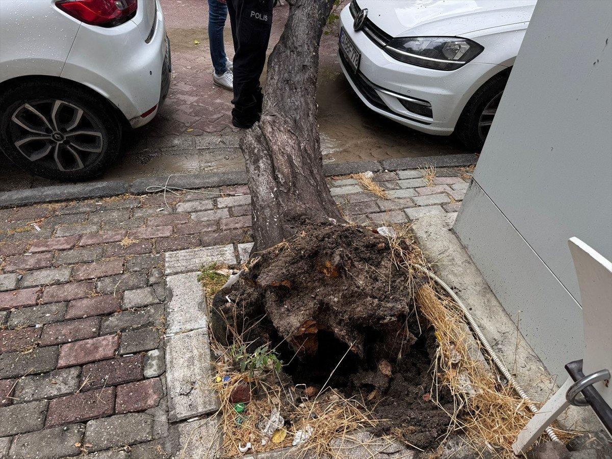 İstanbul'da Sağanak Yağış Felakete Yol Açtı