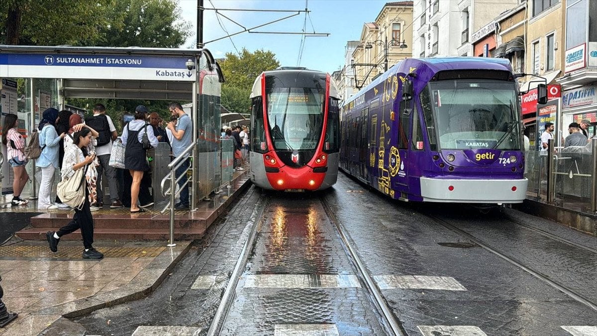 İstanbul'da Sağanak Yağış Hayatı Olumsuz Etkiledi