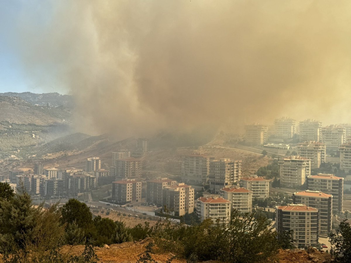 İzmir Karşıyaka'da Orman Yangınına Müdahale