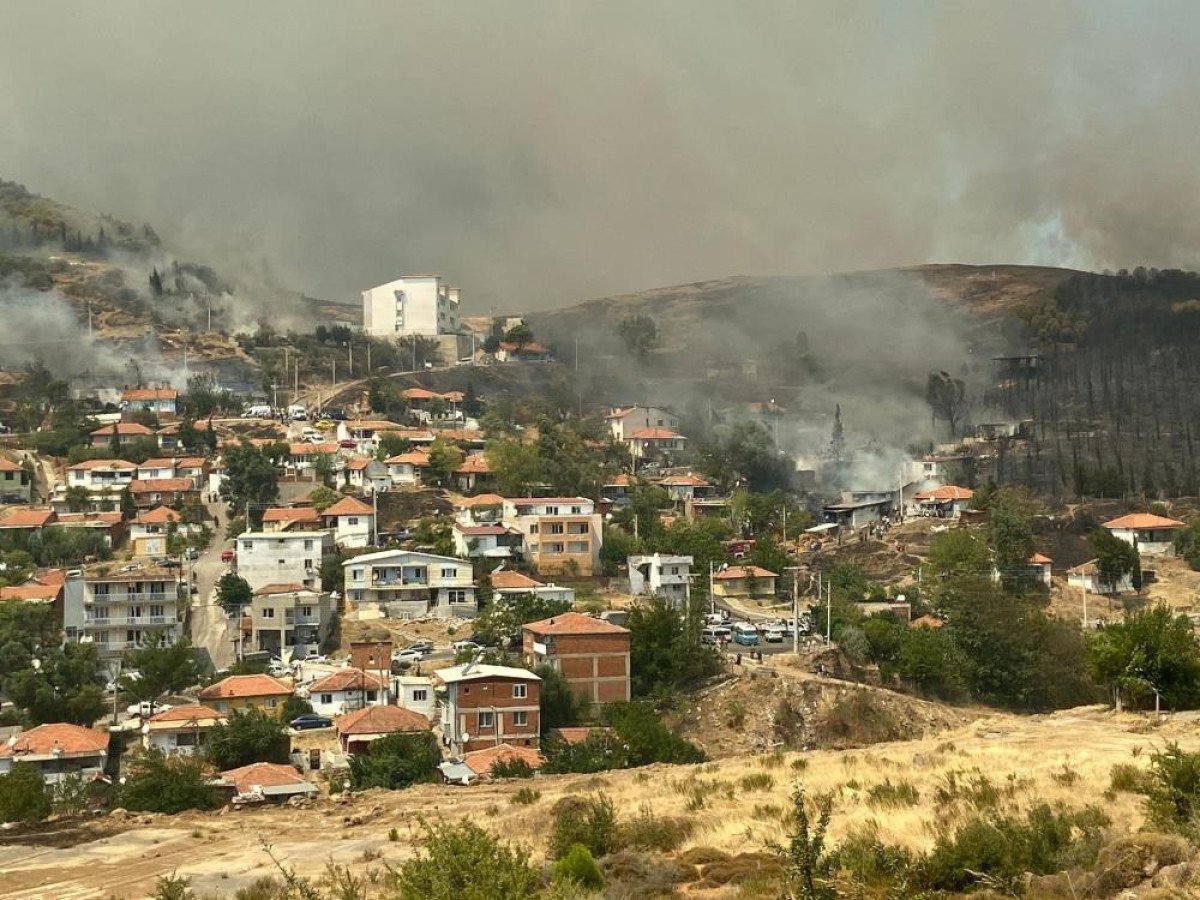 İzmir Karşıyaka'da Orman Yangınına Müdahale